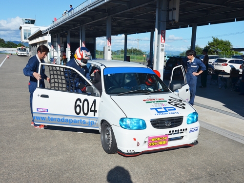 会社の予算で活動できる「TPレース倶楽部」。レース参戦やレース車両整備など趣味の活動も後押し