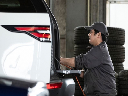 ジャガー・ランドローバー正規ディーラー｜年休平均123日！世界レベルの技術を学べる環境です