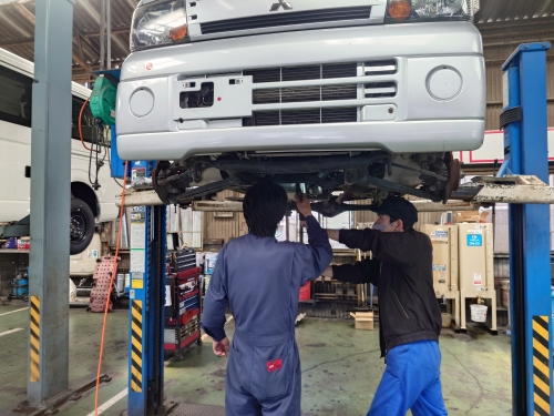 創業50年の指定工場｜2級以上の自動車整備士【社員インタビューあり】面談確約◎日祝休み残業ほぼ無し