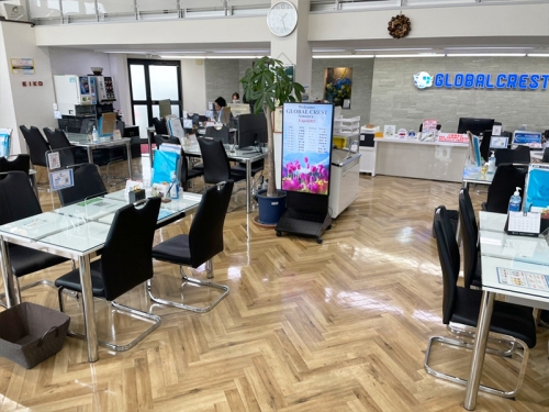 【フロント・受付業務】お客様と営業・整備士のツナグ会社の顔！年間休日111日・残業少なめ