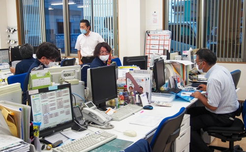 自動車業界や営業が未経験でも大丈夫！廃車・事故車などの引取りを提案する法人営業職【年休115日】