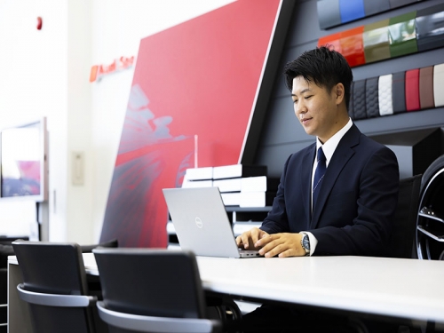 セールススタッフ（経験者枠）／✅“ブランドに頼らない営業力”を、自分の武器に変える