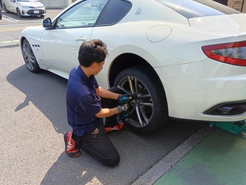 タイヤ・カー用品の営業職を募集✅経験不問⭐️男性社員の育児休暇実績有✅日・祝日が固定休