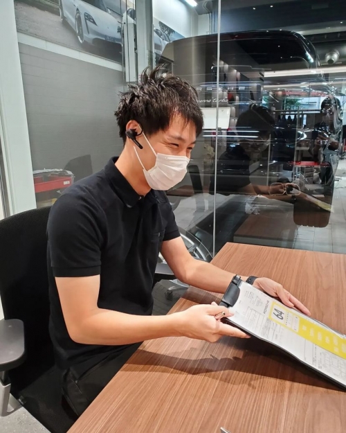 ポルシェのサービスコンサルタント(サービスフロント)