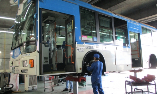 ～川崎市交通局（地方公務員）／川崎市バスの安全な運行を支える【市バス整備員】／泊りを伴う勤務なし～