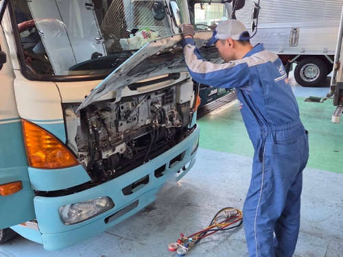 整備経験者が選ぶ新キャリア｜月給35万円〜・夜勤なし／ディーラーも頼る自動車専門エンジニアへ