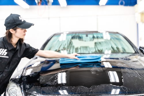 【オープニング洗車スタッフ】最新の洗車ツールを利用！腕力に自信のない方でも簡単に洗車が可能です◎