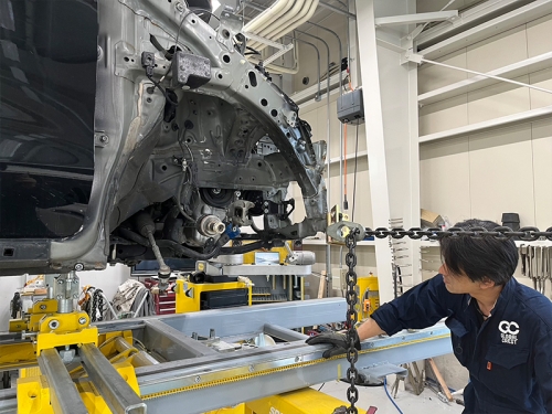 【鈑金塗装 未経験歓迎】年間休日111日・残業少なめ／塗装ブースやフレーム修正機など設備も充実