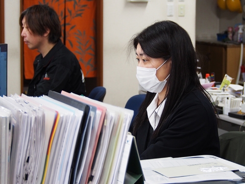 【時短勤務可の正社員】自動車中古パーツの注文受付・販売業務/未経験者でもOK！