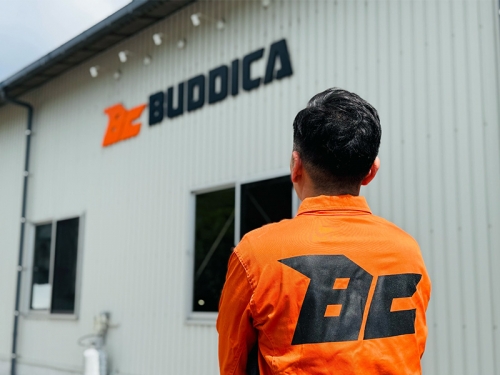 自動車の鈑金塗装部門の工場長候補（月給40万円スタート）✅BUDDICAで、次期工場長を目指す