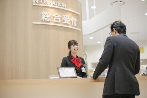 【愛知県稲沢市&times;フロントスタッフ募集】有給休暇高取得率/賞与4.97か月/資格取得支援制度/長期休暇