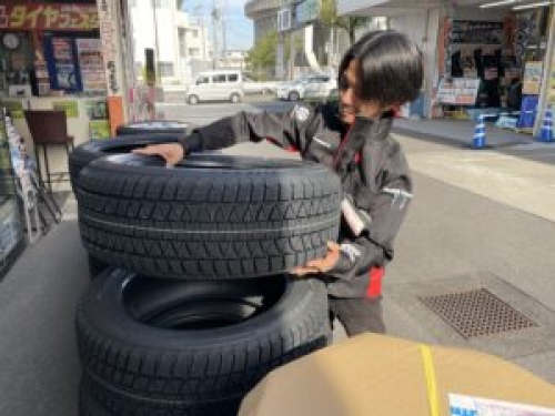 【週末のみ／期間限定／短期】高時給！年末年始にガッチリ稼ぐ！タイヤ交換作業補助のアルバイト