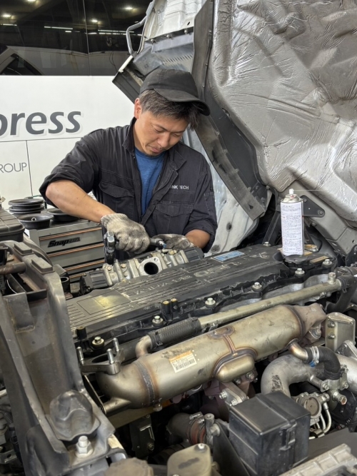 無資格・未経験もOK！大型車両の整備の仕事で高収入を実現