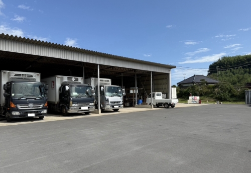 【週休2日＆残業ほぼゼロ！✨】安定とやりがいを両立する4tトラックドライバー