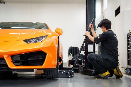 ≪新木場×メカニック≫ランボルギーニ正規ディーラー/年休120日/賞与5か月分実績/日曜定休★