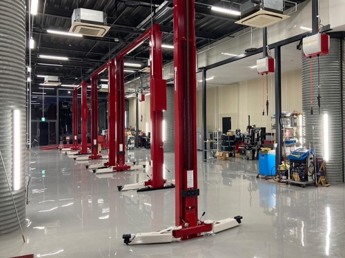 【面談確約】輸入車・スポーツカーを扱う整備士！最新設備と快適な環境で技術を極める