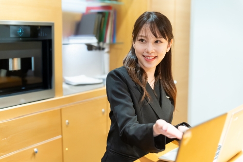 ≪横浜市都筑区×アドバイザー≫ポルシェ正規ディーラー/年休120日/賞与5か月分実績