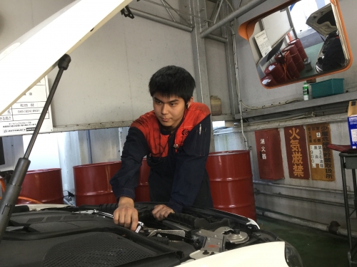 《ピットスタッフ&times;神奈川県川崎市》　車好き大歓迎♪やりがいと自己成長が感じられる職場です！！