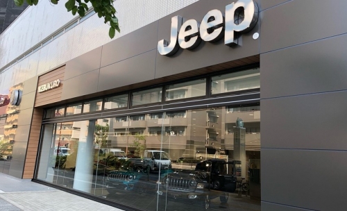 【業務拡大】Jeep正規ディーラーサービスフロント／研修で一からJeepを学べます／年間休日120日