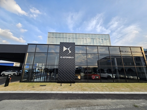 DS・プジョー・シトロエン正規ディーラーのメカニック