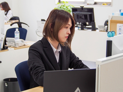 自動車部品・用品などの受注受付｜未経験者でもOK！異業種からの転職の方が多数活躍！