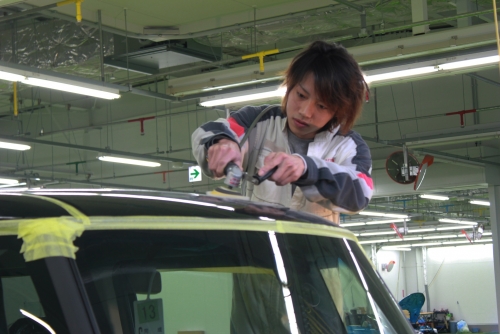 新車のコーティングやオプション用品取付等をして頂く仕事です