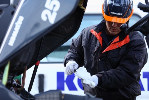 【自動車業界からの転職多数！】建設機械の整備