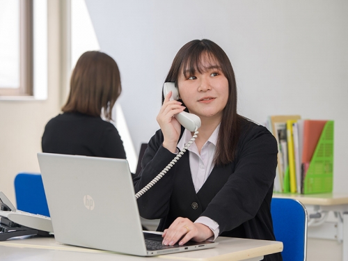 急募✨1日5.5時間勤務✅週3日～５日✨クルマ屋さんの受付