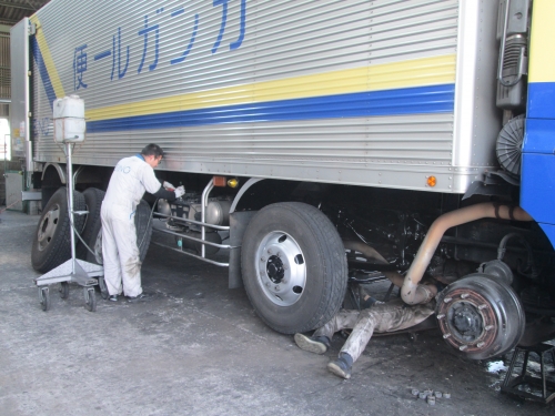 【安定企業の九州西濃運輸】自社トラックの一般整備・点検業務