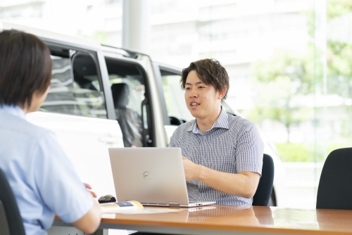 トヨタ正規ディーラーで販売スタッフ募集✅南大阪エリアを中心とした大阪最大グループ✨