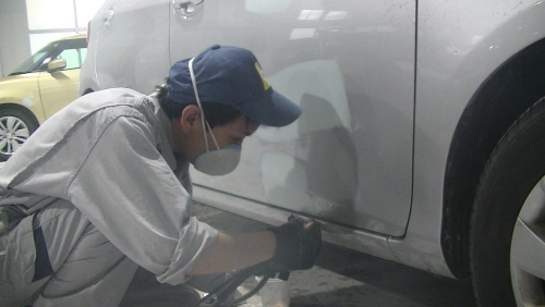 年休123日！東証一部上場グループ★未経験歓迎◎水性塗料を使用した自動車修理スタッフ（鈑金・塗装）