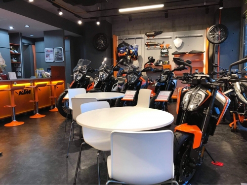 外車ディーラー「KTM杉並」で二輪車（バイク）の整備士、営業販売員を募集中。