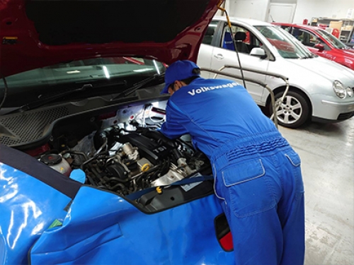 輸入車未経験も歓迎！賞与年3回など待遇・福利厚生充実！転居を伴う方には引越し・住宅手当も完備