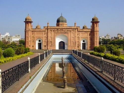 整備士募集! 海外勤務で45万円スタート! やる気のある方を好待遇で迎えます!