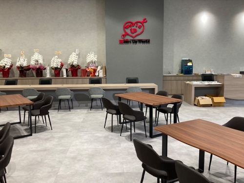 業界経験者が驚く「チーム体制」/自動車販売経験者募集！✨書類選考なし✨面談確約