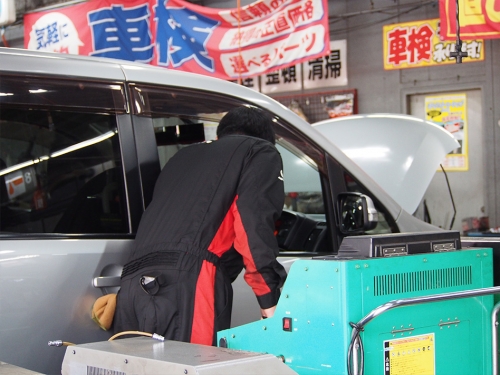 オートバックスのピットスタッフ募集！週2日～勤務可能♪シフトは柔軟に対応可！