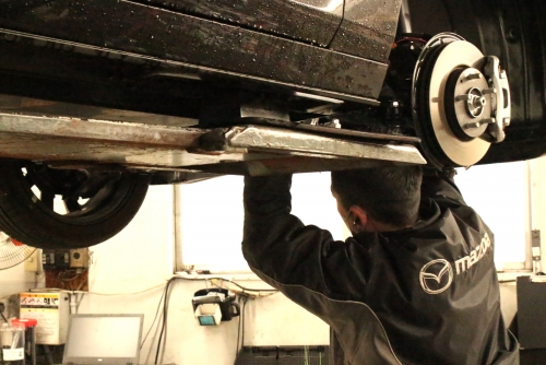 マツダ正規ディーラー｜手厚い家族手当や社員の仲の良さが魅力！残業も月間10時間程度