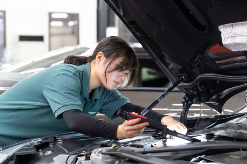 ≪新木場&times;アストンマーティン≫整備士/年休120日/賞与4.5か月実績/日曜定休/オンオフできる環境
