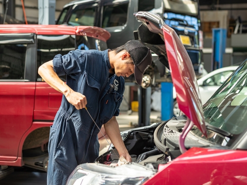 【ブランクありも歓迎】年間休日111日・残業少なめ／3級整備士以上お持ちの方を募集（指定工場）