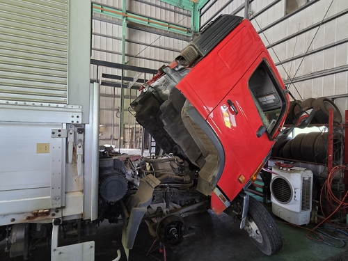 ✅残業ほぼゼロ！年間休日115日。ベテラン指導でトラック・特殊車両の専門技術を習得✨