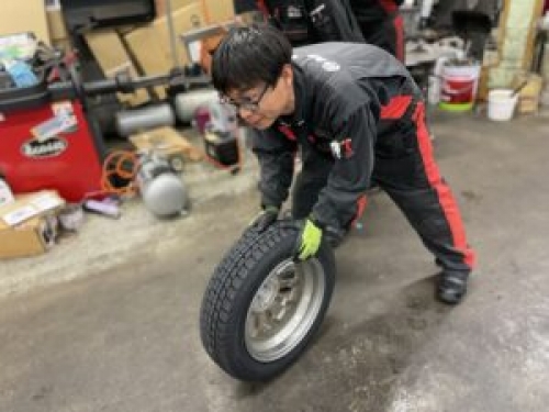 【週末のみ／期間限定／短期】高時給！年末年始にガッチリ稼ぐ！タイヤ交換作業補助のアルバイト