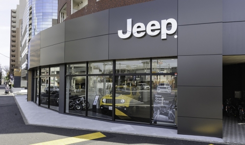 【業務拡大】Jeep正規ディーラーの整備士／自社独自研修で一からJeepを学べます／年間休日120日