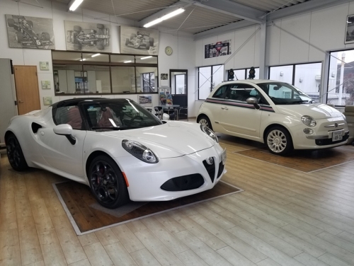 自動車整備士、ロータス、アルファロメオなど様々な輸入車の整備、メンテナンスをお任せ