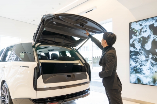 お車を通してお客様との関わりが成長に繋がる！ 一生モノのスキルを身につけトップセールスへ！