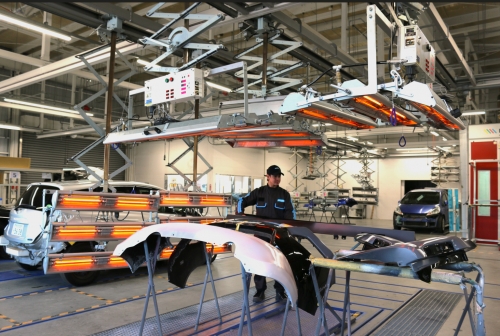 自動車鈑金塗装（板金塗装）／最新設備で作業効率UP◆月給+スキル給最大毎月16万円