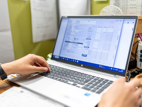 人材開発課のスタッフを募集✨未経験応募可✅男性社員の育休実績有