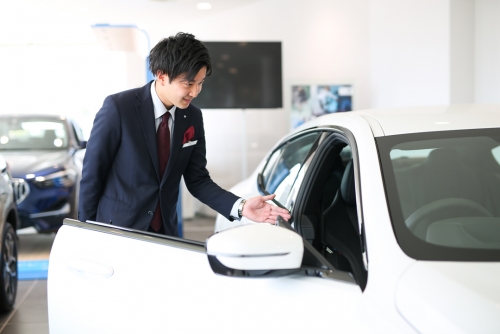 お車を通してお客様との関わりが成長に繋がる！ 一生モノのスキルを身につけトップセールスへ！