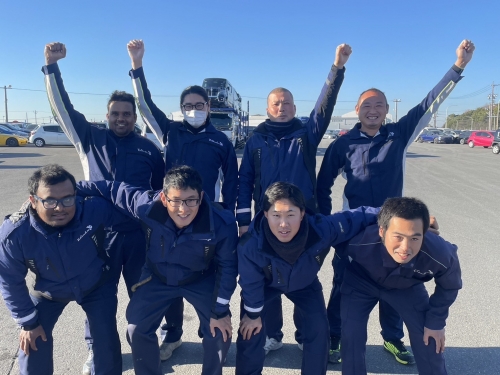 【正社員】オークション会場のフォークリフト作業スタッフ】会社負担でリフト免許が取れます