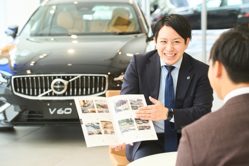 お車を通してお客様との関わりが成長に繋がる！ 一生モノのスキルを身につけトップセールスへ！