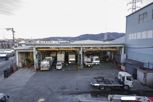 【門真市&times;トラック整備士】資格は3級からOK！マイカー通勤可！工具は全て会社より支給します！